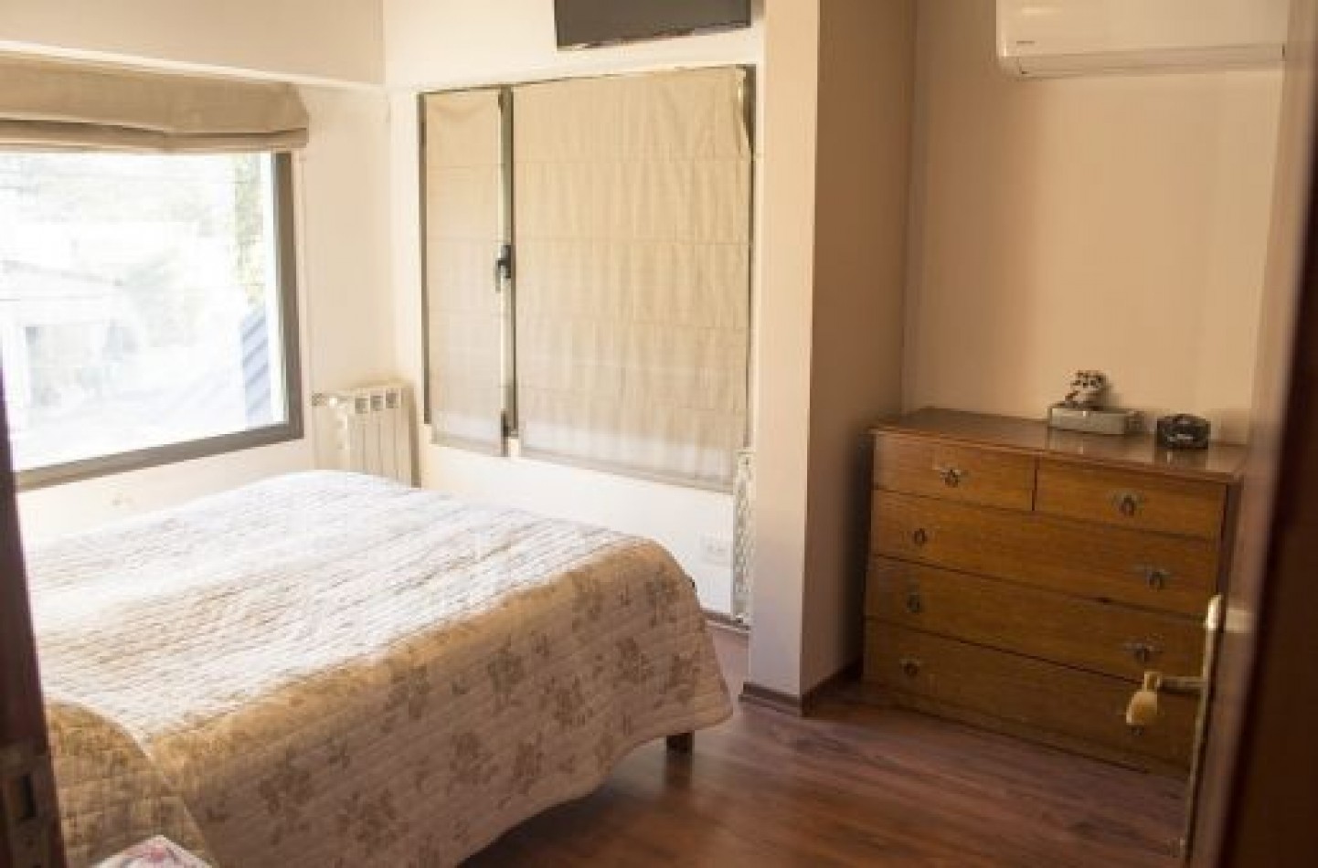 DUPLEX DE 4 AMBIENTES CON GARAGE DOBLE. Duplex en Venta.