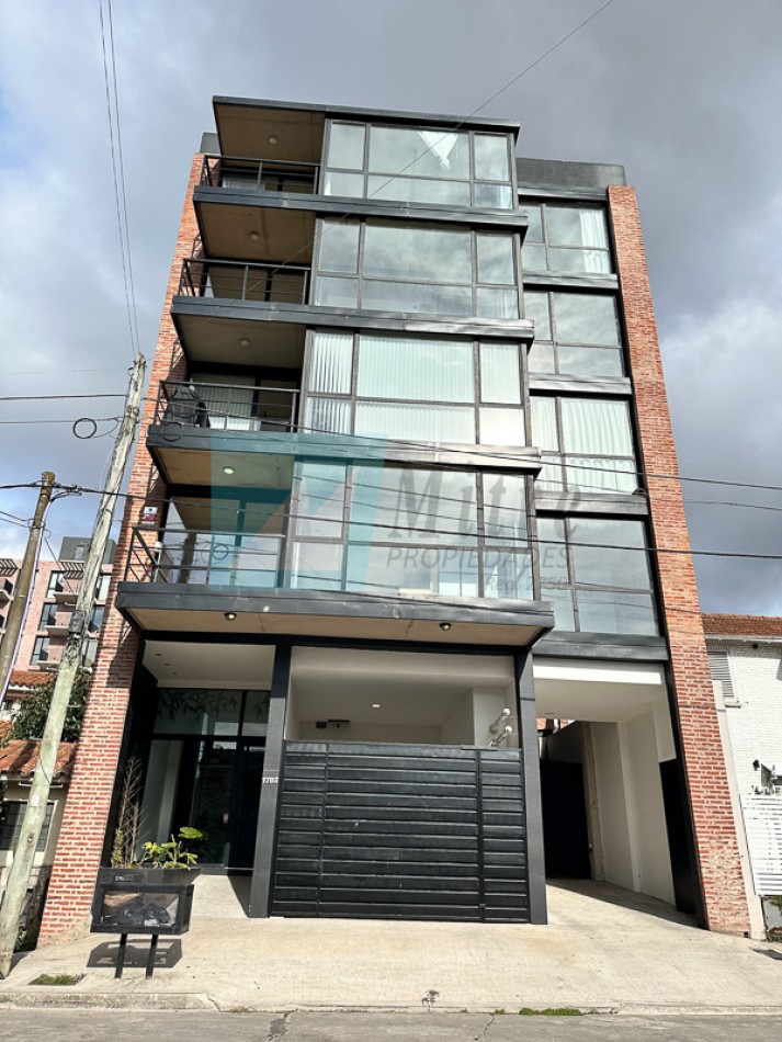 A ESTRENAR SEMIPISO DE 3 AMBIENTES CON COCHERA