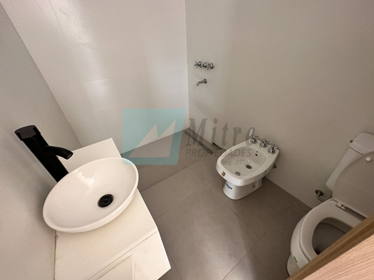 A ESTRENAR SEMIPISO DE 3 AMBIENTES CON COCHERA