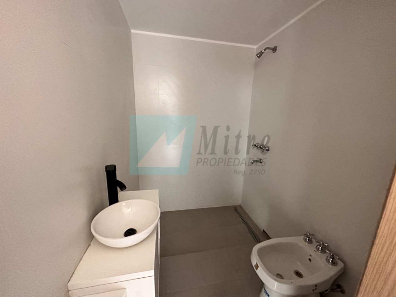 A ESTRENAR SEMIPISO DE 3 AMBIENTES CON COCHERA