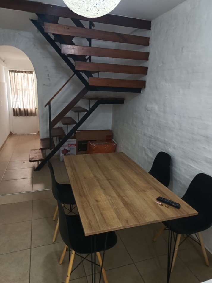 OPORTUNIDAD UNICA!! -  DUPLEX 2  AMBIENTES c/ DEPENDENCIA. CON PATIO, PARRILLA Y GUARDACOCHES CUBIERTO - ZONA CONSTITUCION 