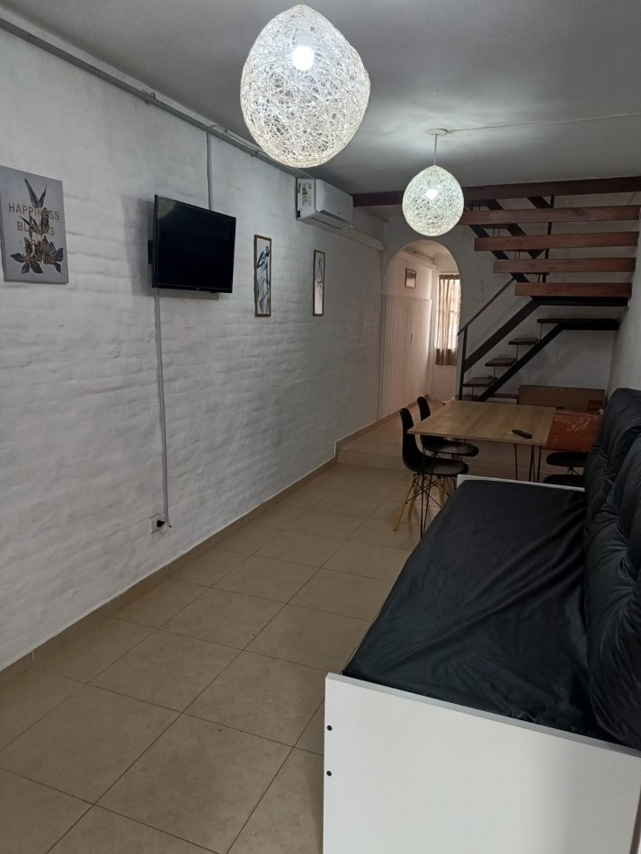 OPORTUNIDAD UNICA!! -  DUPLEX 2  AMBIENTES c/ DEPENDENCIA. CON PATIO, PARRILLA Y GUARDACOCHES CUBIERTO - ZONA CONSTITUCION 