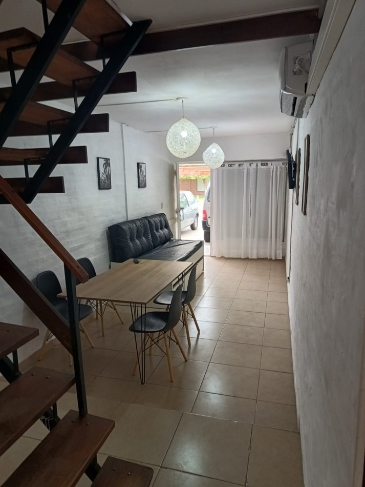 OPORTUNIDAD UNICA!! -  DUPLEX 2  AMBIENTES c/ DEPENDENCIA. CON PATIO, PARRILLA Y GUARDACOCHES CUBIERTO - ZONA CONSTITUCION 