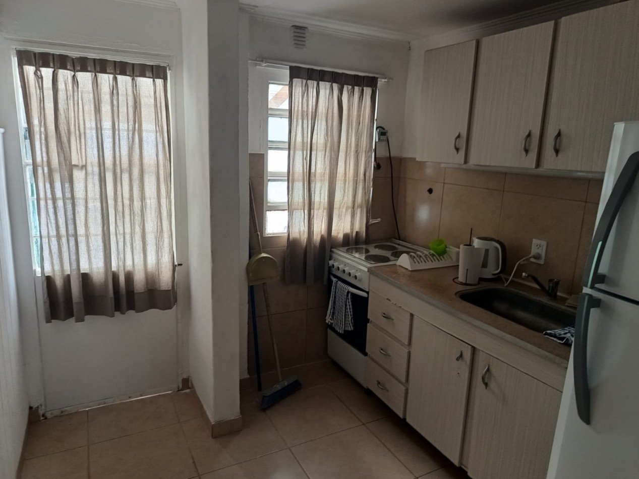 OPORTUNIDAD UNICA!! -  DUPLEX 2  AMBIENTES c/ DEPENDENCIA. CON PATIO, PARRILLA Y GUARDACOCHES CUBIERTO - ZONA CONSTITUCION 