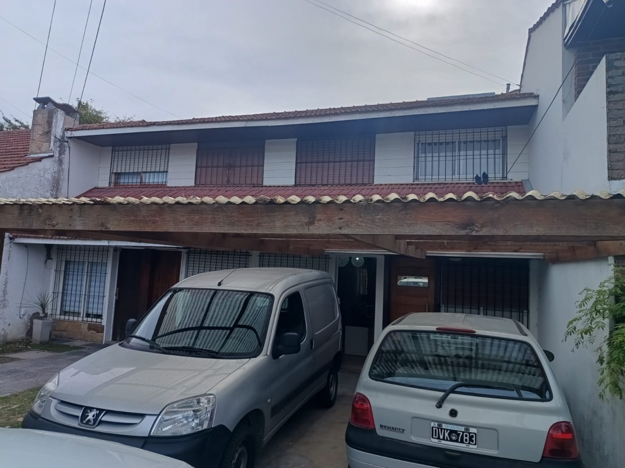 OPORTUNIDAD UNICA!! -  DUPLEX 2  AMBIENTES c/ DEPENDENCIA. CON PATIO, PARRILLA Y GUARDACOCHES CUBIERTO - ZONA CONSTITUCION 