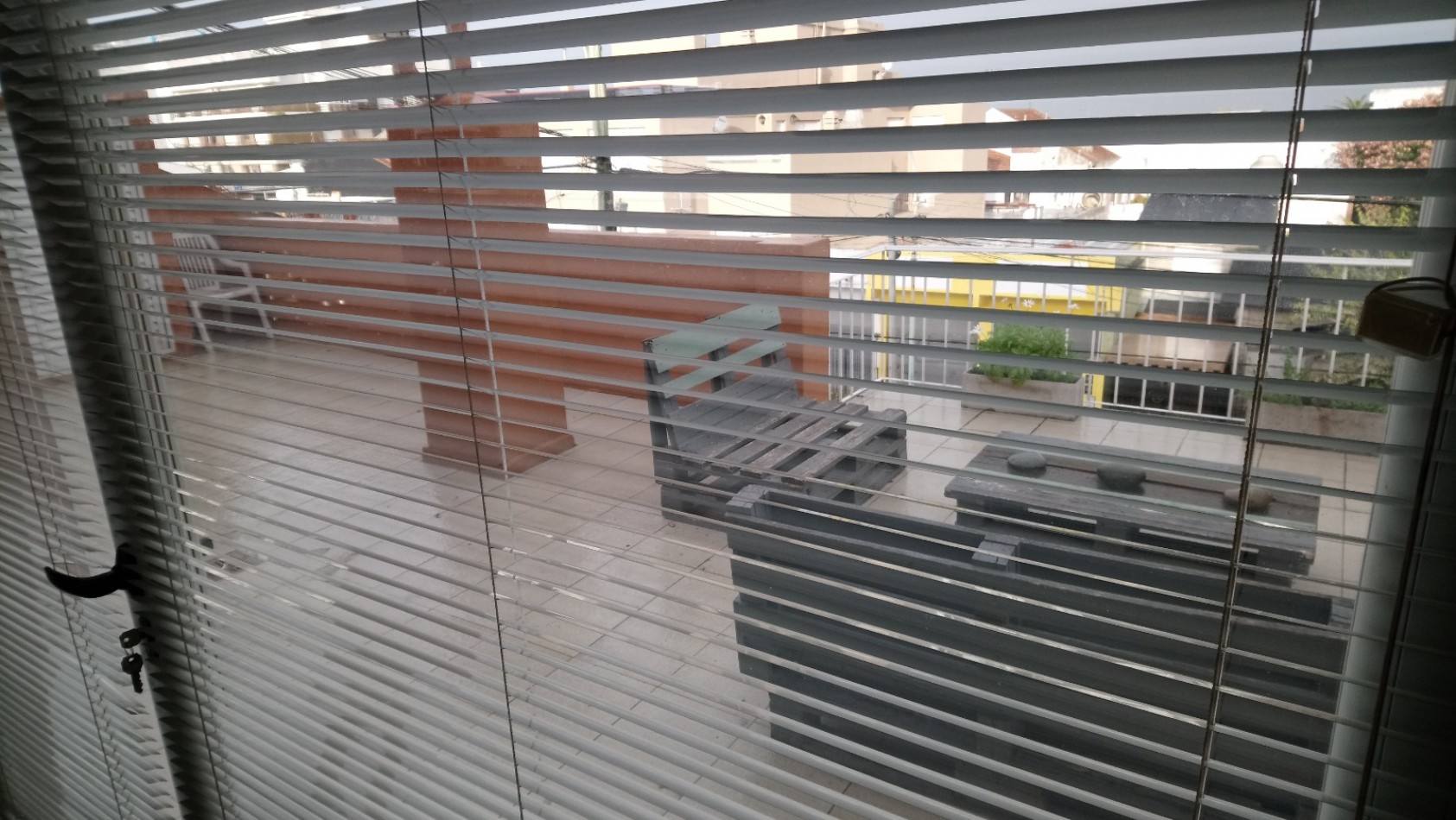 DEPARTAMENTO EN ALQUILER DE MARZO A DICIEMBRE, CON DOS TERRAZAS PROPIAS. PUNTA MOGOTES