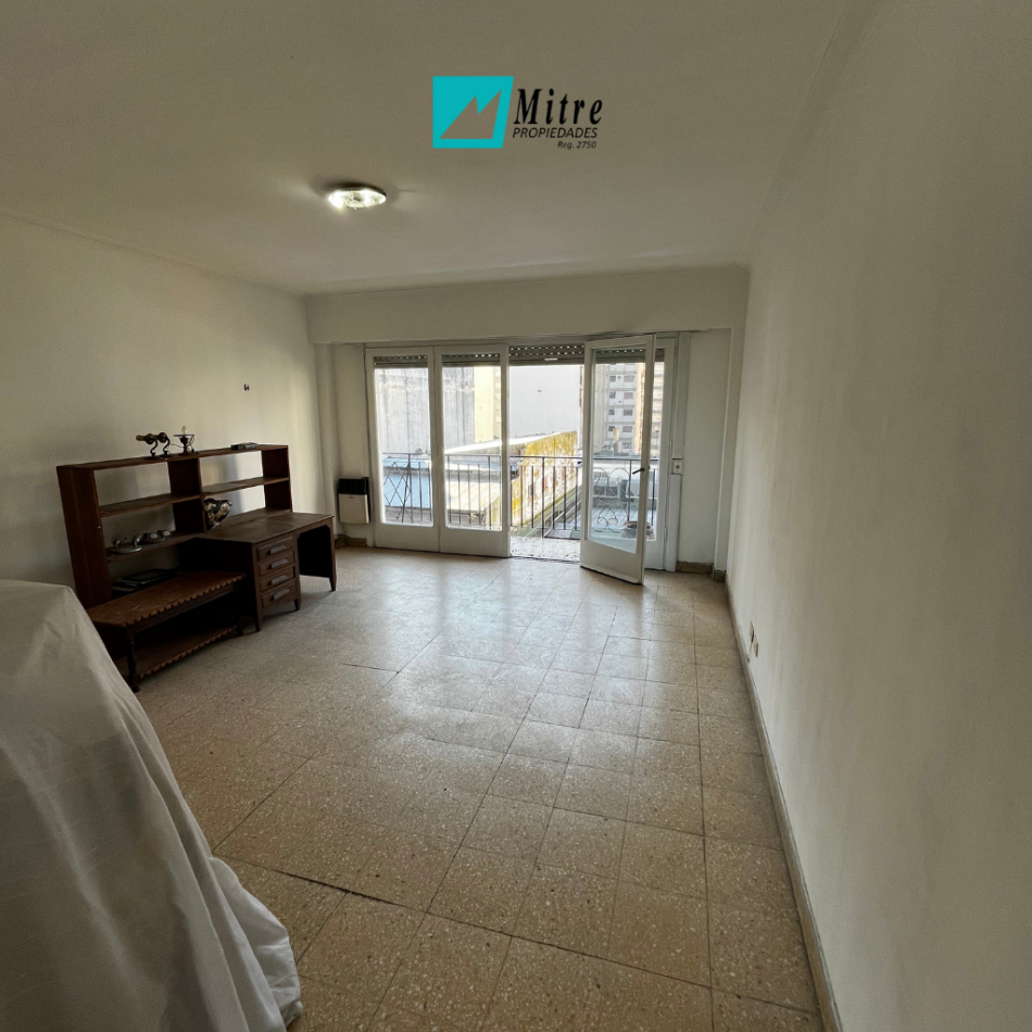 3 AMBIENTES CON DEPENDENCIA A LA CALLE