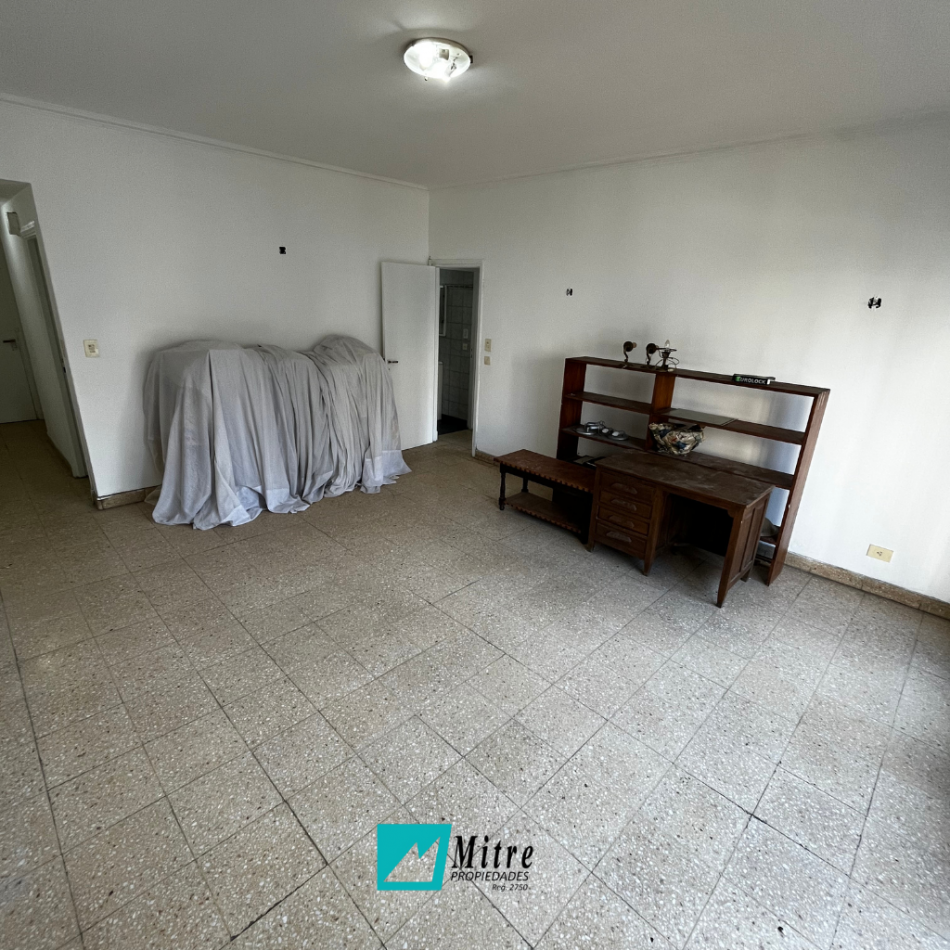 3 AMBIENTES CON DEPENDENCIA A LA CALLE