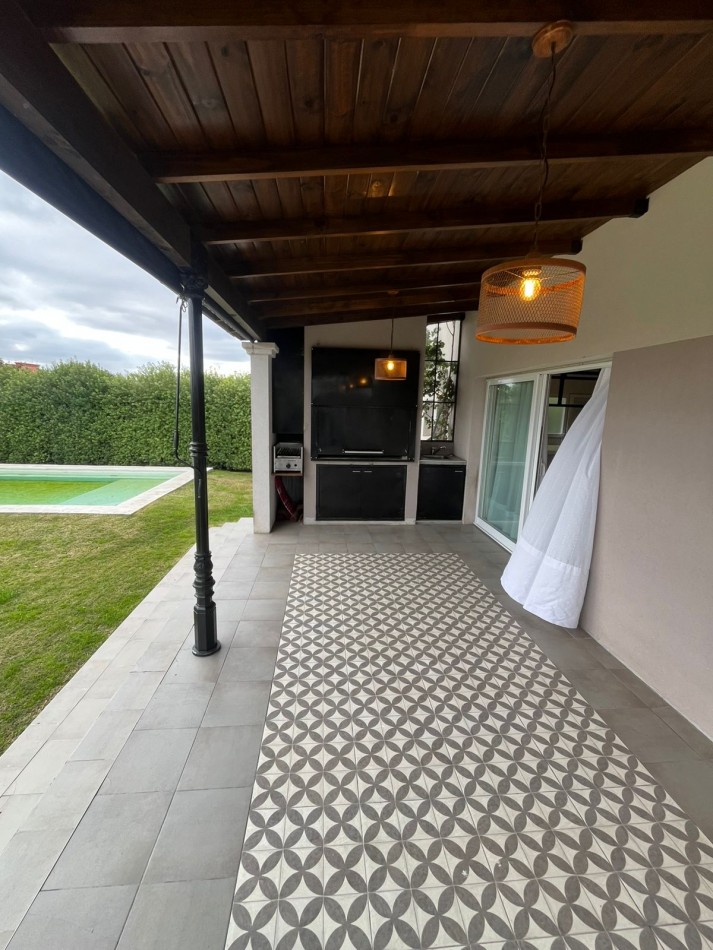 EXCLUSIVA CASA EN ARENAS DEL SUR