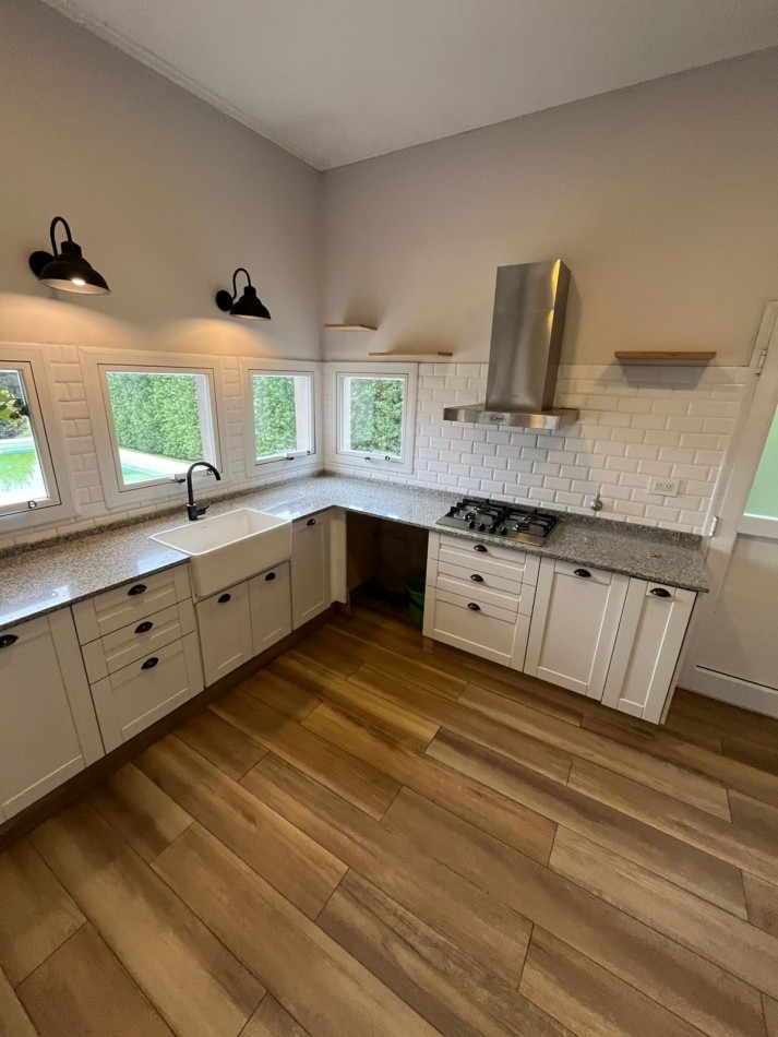 EXCLUSIVA CASA EN ARENAS DEL SUR