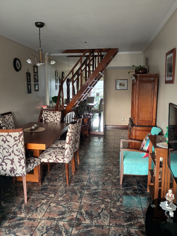 GRAN OPORTUNIDAD!! APTO CREDITO! CHAUVIN - DEPARTAMENTO 4 AMBIENTES 2 BAÑOS. VEREDA DE SOL.  CON COCHERA FIJA, CUBIERTA.