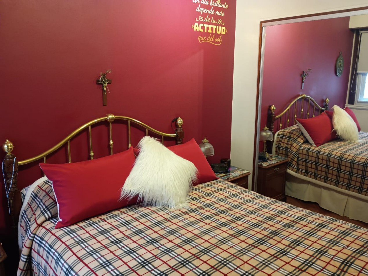 GRAN OPORTUNIDAD!! APTO CREDITO! CHAUVIN - DEPARTAMENTO 4 AMBIENTES 2 BAÑOS. VEREDA DE SOL.  CON COCHERA FIJA, CUBIERTA.