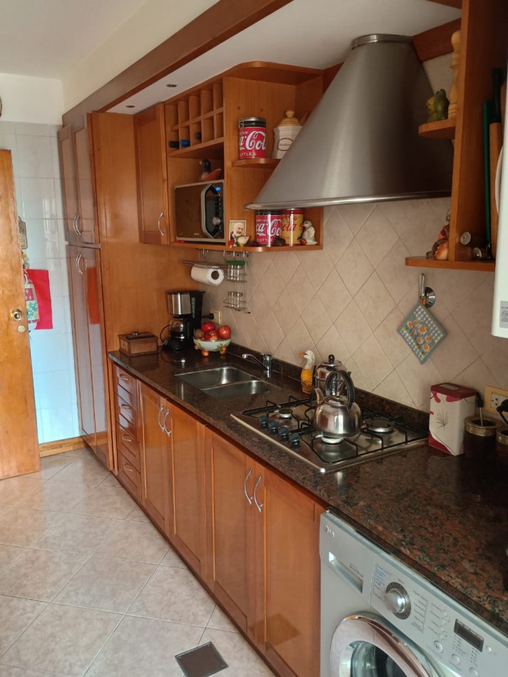 GRAN OPORTUNIDAD!! APTO CREDITO! CHAUVIN - DEPARTAMENTO 4 AMBIENTES 2 BAÑOS. VEREDA DE SOL.  CON COCHERA FIJA, CUBIERTA.