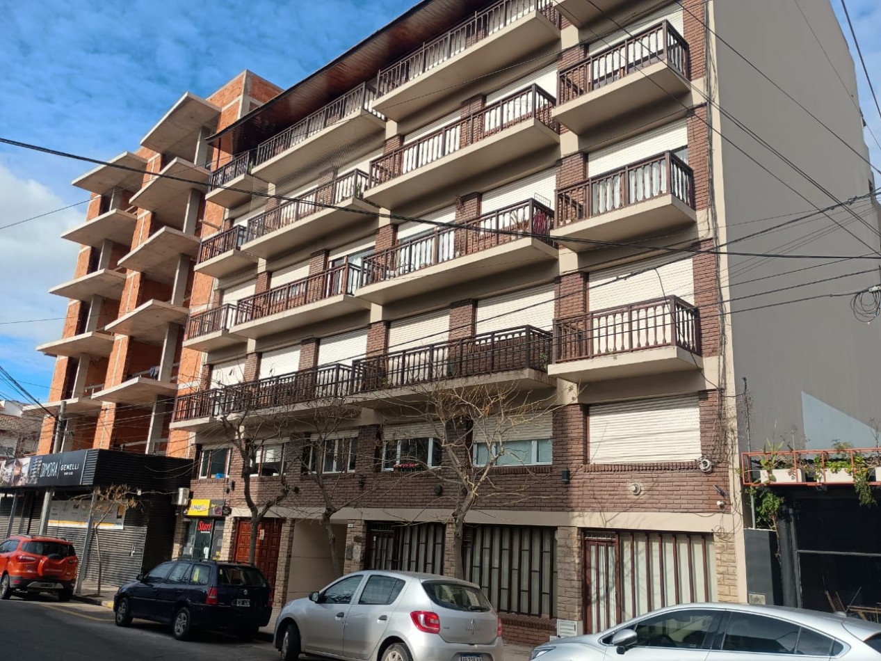 GRAN OPORTUNIDAD!! APTO CREDITO! CHAUVIN - DEPARTAMENTO 4 AMBIENTES 2 BAÑOS. VEREDA DE SOL.  CON COCHERA FIJA, CUBIERTA.