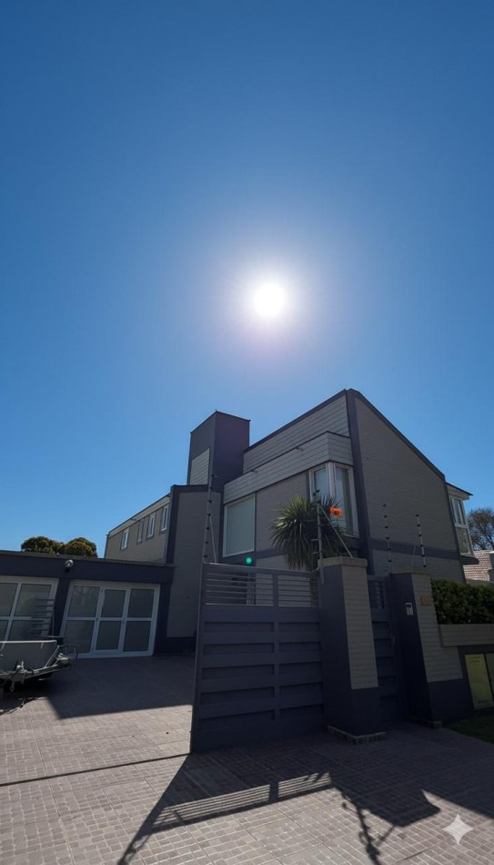 IMPORTANTE CHALET EN ZONA CONSTITUCION