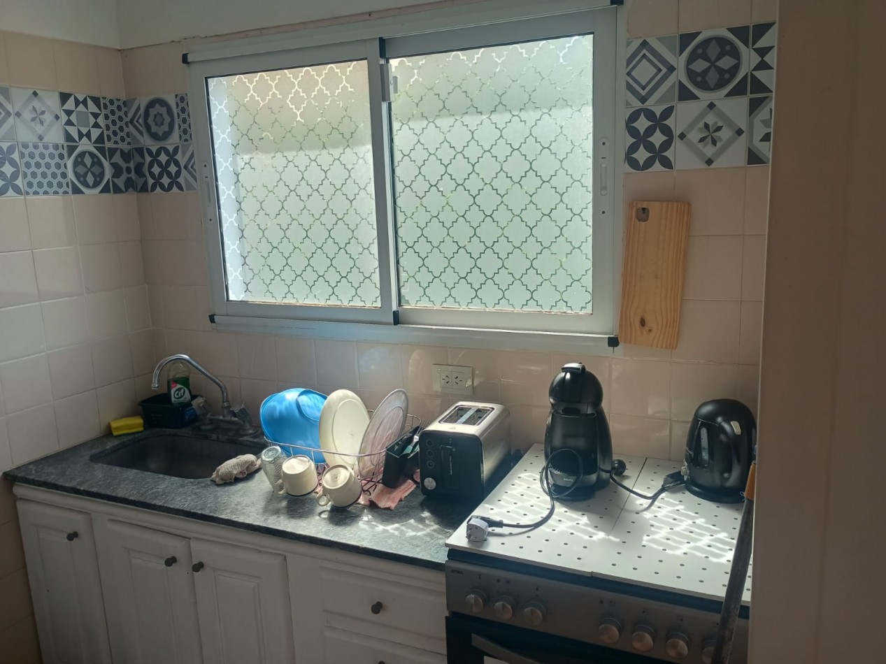 ZONA GUEMES - DOS AMBIENTES EXTERNOS CON BALCON. FRENTE UNIVERSIDAD CAECE.