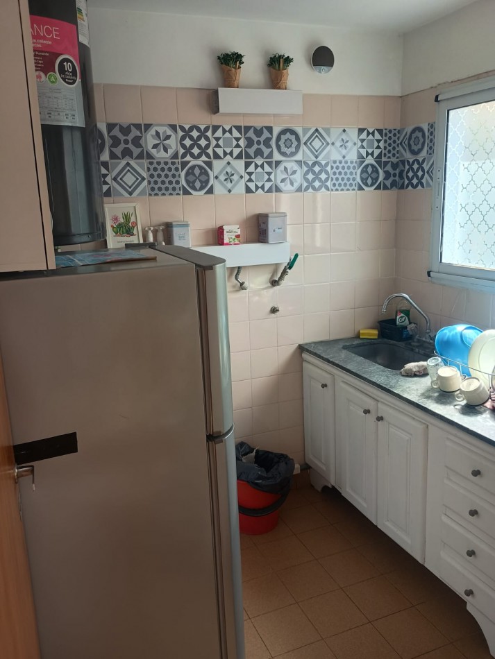 ZONA GUEMES - DOS AMBIENTES EXTERNOS CON BALCON. FRENTE UNIVERSIDAD CAECE.