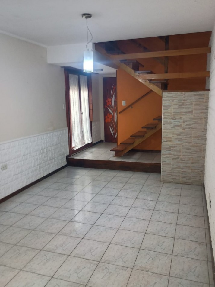 DUPLEX 3 AMBIENTES CON GARAGE 