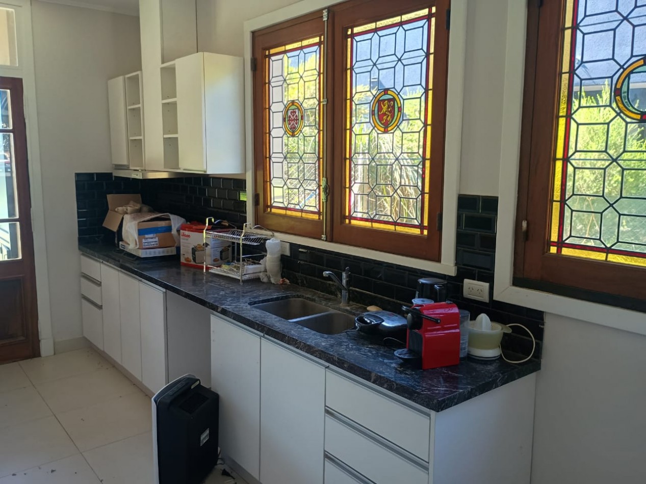 IMPONENTE CHALET EN ARENAS DEL SUR