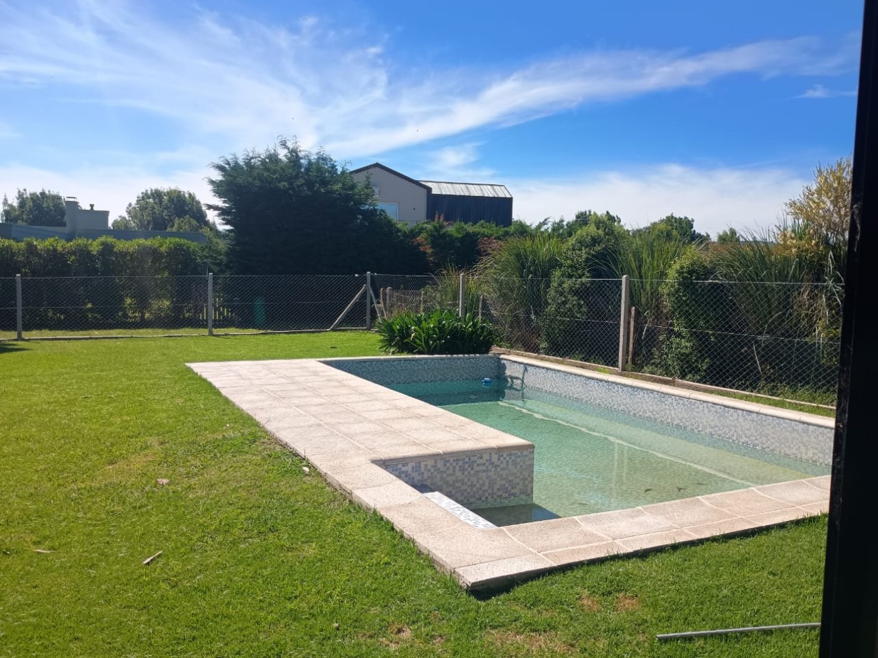 IMPONENTE CHALET EN ARENAS DEL SUR