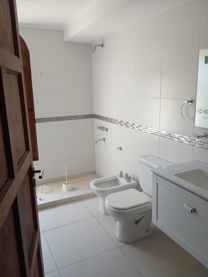 IMPONENTE CHALET EN ARENAS DEL SUR