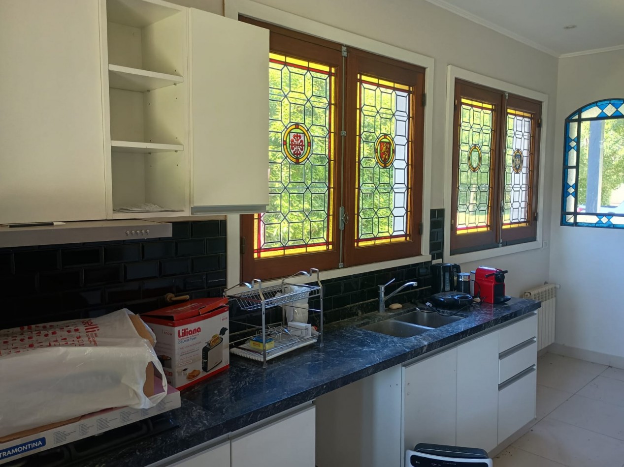 IMPONENTE CHALET EN ARENAS DEL SUR