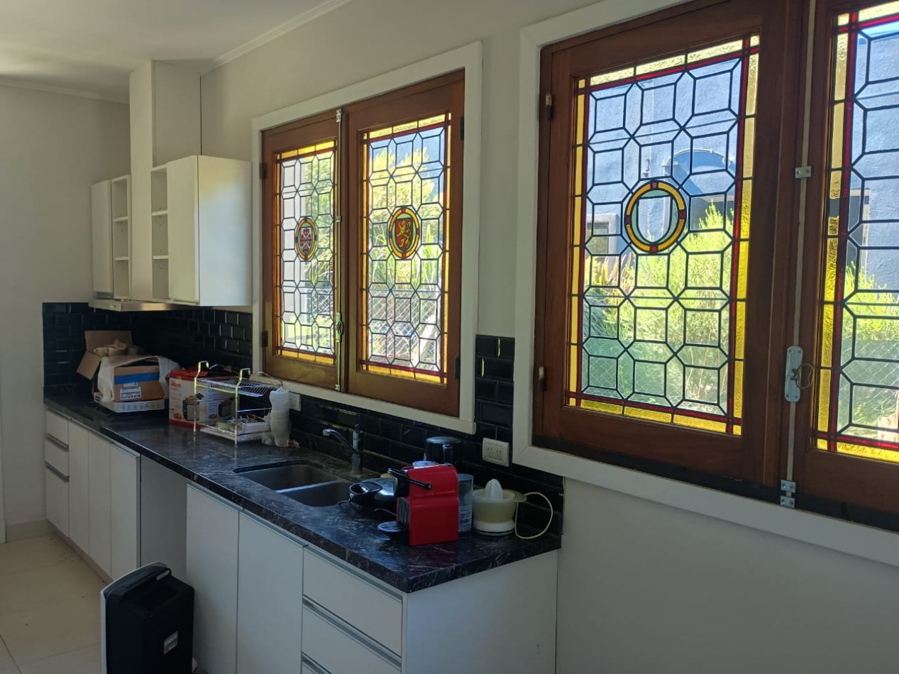 IMPONENTE CHALET EN ARENAS DEL SUR