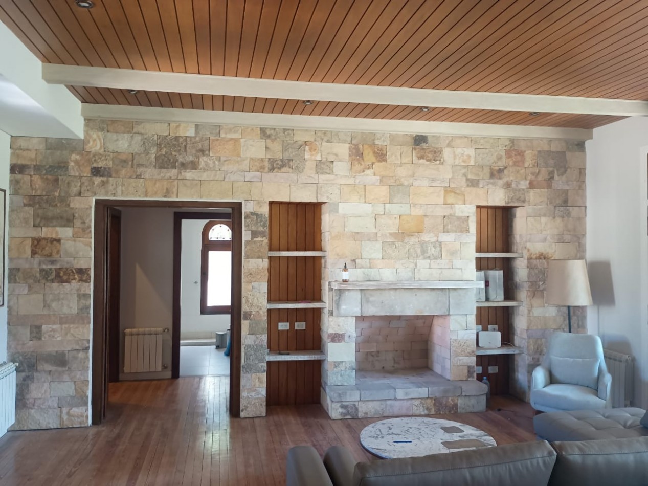 IMPONENTE CHALET EN ARENAS DEL SUR