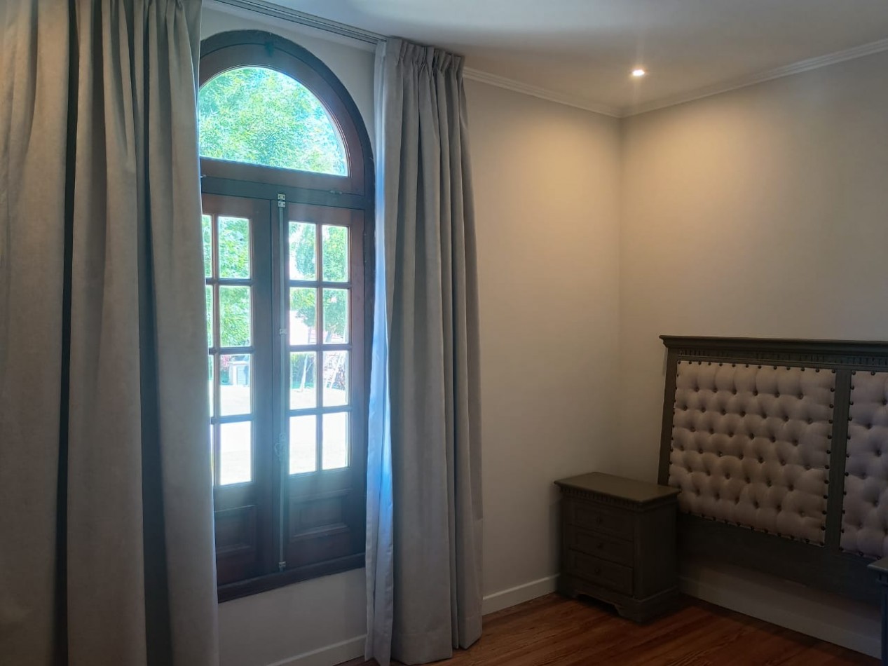 IMPONENTE CHALET EN ARENAS DEL SUR