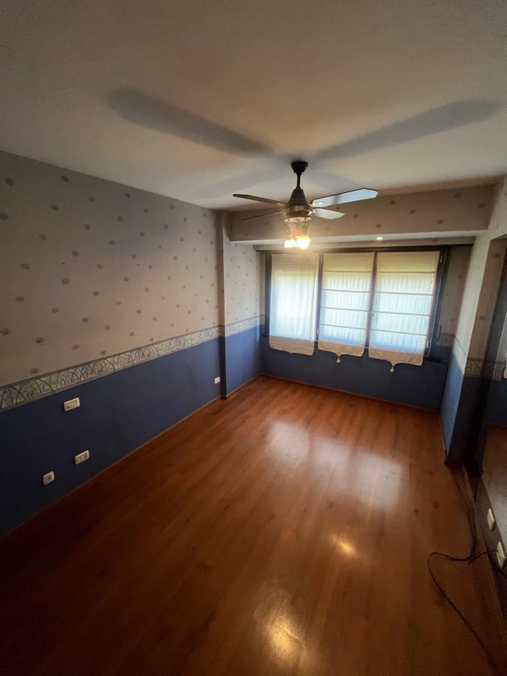 PISO DE 6 AMBIENTES CON COCHERA - LA PERLA