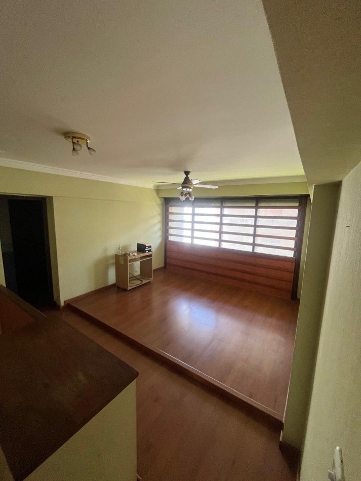 PISO DE 6 AMBIENTES CON COCHERA - LA PERLA