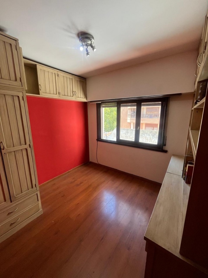 PISO DE 6 AMBIENTES CON COCHERA - LA PERLA