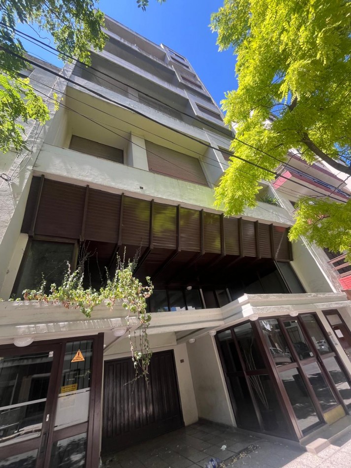 PISO DE 6 AMBIENTES CON COCHERA - LA PERLA