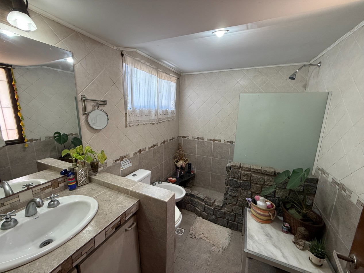 HERMOSO CHALET EN VENTA EN BARRIO LA FLORIDA