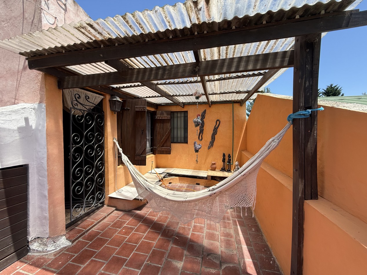 HERMOSO CHALET EN VENTA EN BARRIO LA FLORIDA