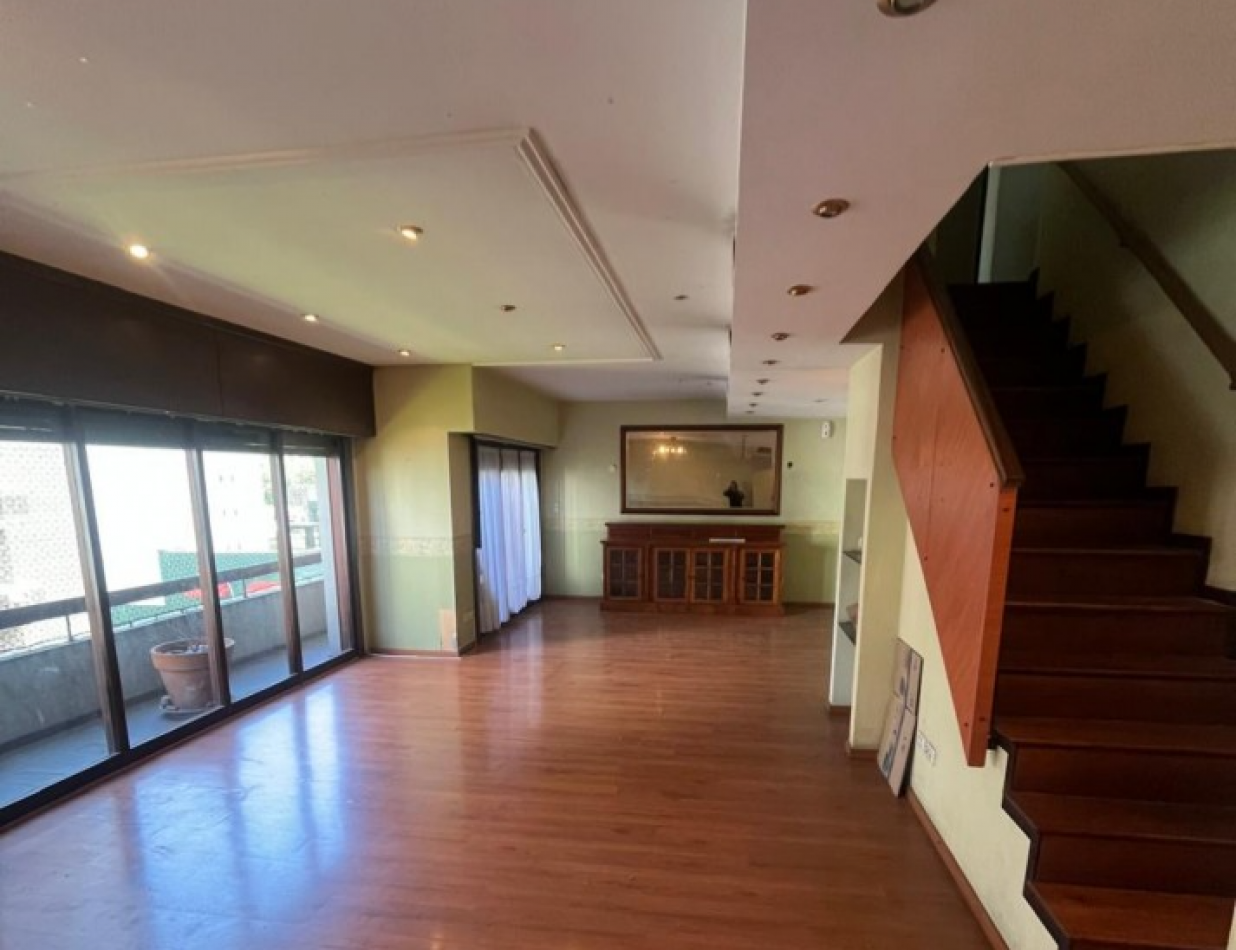 ESPECTACULAR PISO 6 AMBIENTES CON COCHERA - LA PERLA