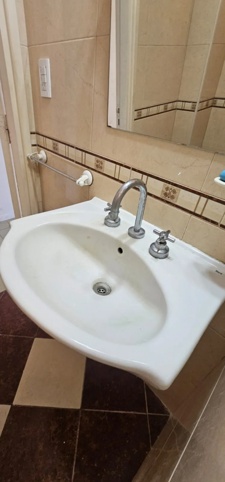 DEPARTAMENTO 2 AMBIENTES EN VENTA, CENTRO A METROS DE PLAZA MITRE