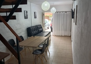 OPORTUNIDAD UNICA!! -  DUPLEX 2  AMBIENTES c/ DEPENDENCIA. CON PATIO, PARRILLA Y GUARDACOCHES CUBIERTO - ZONA CONSTITUCION 