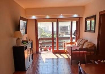 PLAYA CHICA - DEPARTAMENTO 3 AMBIENTES AL CONTRAFRENTE , VEREDA DE SOL CON BALCON CORRIDO - MUY SOLEADO - VISTA PARCIAL AL MAR. 