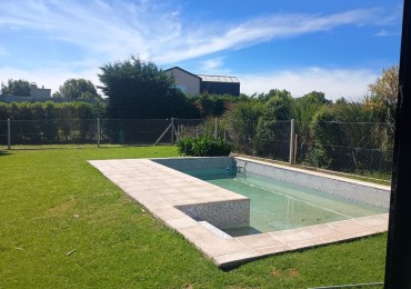 IMPONENTE CHALET EN ARENAS DEL SUR