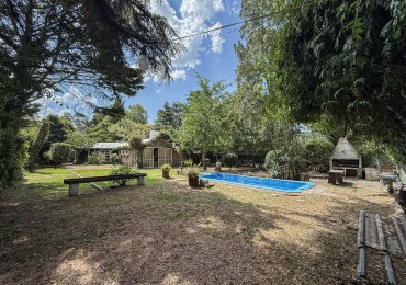 CASA QUINTA EN ESQUINA CON PARQUE 